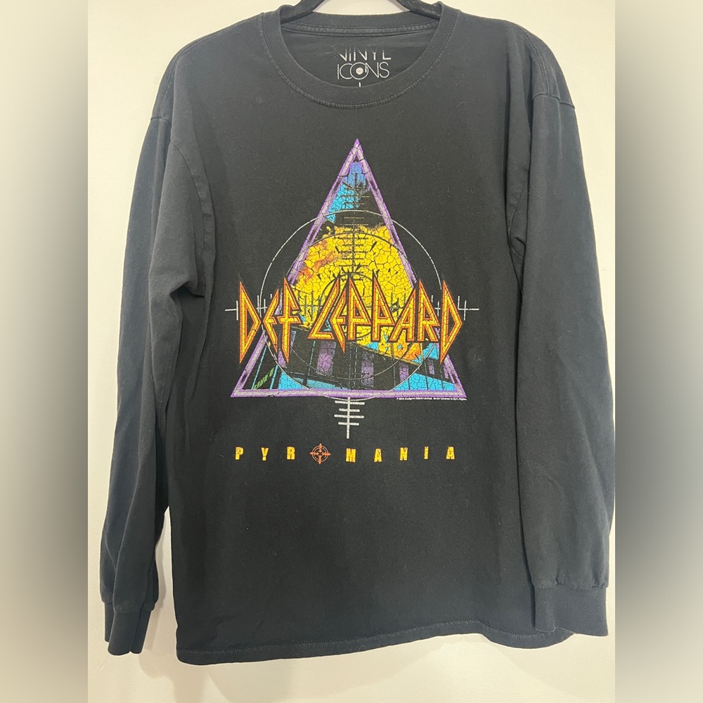 The  Vinyl Icon DEF LEOPARD world tour long sleeve size L